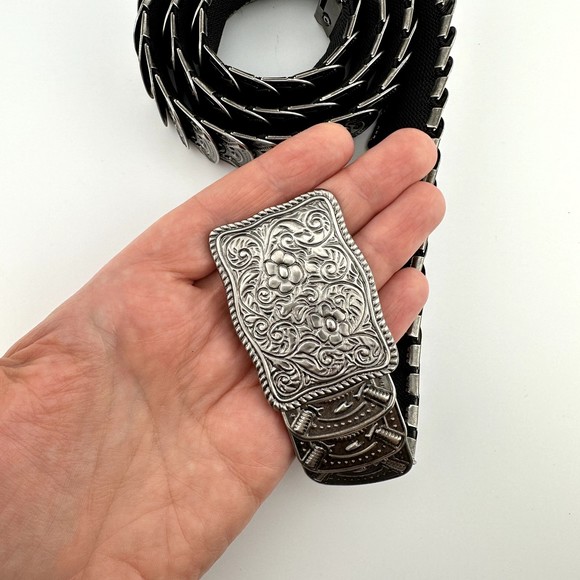 Vintage 70\'s 80\'s Silver Tone Metal Stretch Embossed Belt Elastic Western 35\